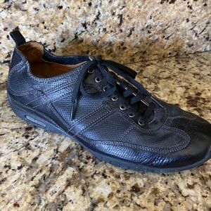 Great condition Cole Haan Mens 81/2 Black leather lace up shoe w/Nike Air tech